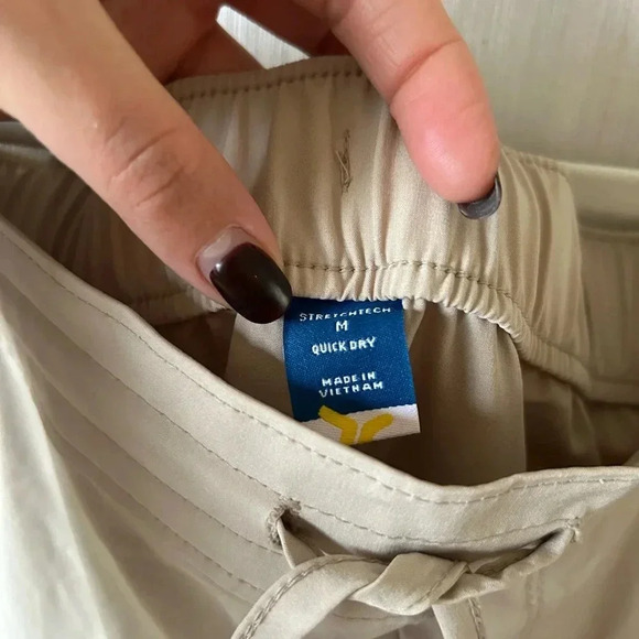 Old Navy High Waisted Cargo Pants Strehtech fit - Picture 8 of 9